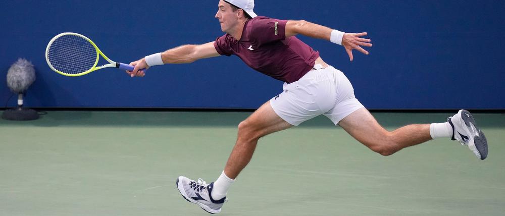 Jan-Lennard Struff überrascht bei den US Open mit einem Sieg gegen Holger Rune.