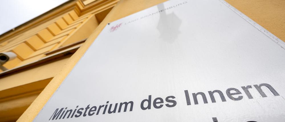 Das Brandenburger Innenministerium äußert sich zu der Förderung der AfD-nahen Erasmus-Stiftung. (Archivbild)