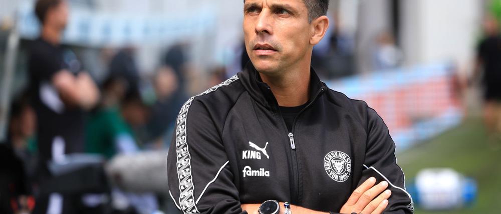 Lehnt die Handshake-Regel ab: Holstein Kiels Trainer Marcel Rapp. 