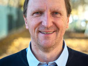 Roland Schröder, der bisherige SPD-Fraktionsvorsitzende in Berlin-Pankow, wechselt im September zur Partei „Die Linke“.