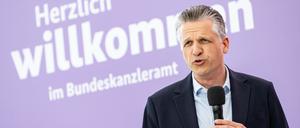 Thorsten Frei (CDU), Chef des Bundeskanzleramts und Bundesminister für besondere Aufgaben, nimmt am Tag der offenen Tür der neuen Bundesregierung im Bundeskanzleramt an einem Bühnengespräch teil.
