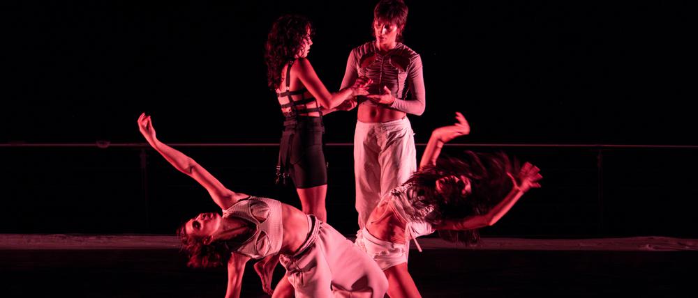 Zu dem Tanzfestival "Moving Bodies" der Oxymoron Dance Company in Potsdam. Credits: Markus Bertuzzo