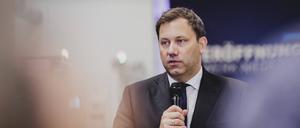 Lars Klingbeil, Bundesminister der Finanzen, bei der Werkseröffnung von Rheinmetall in Unterlüß.