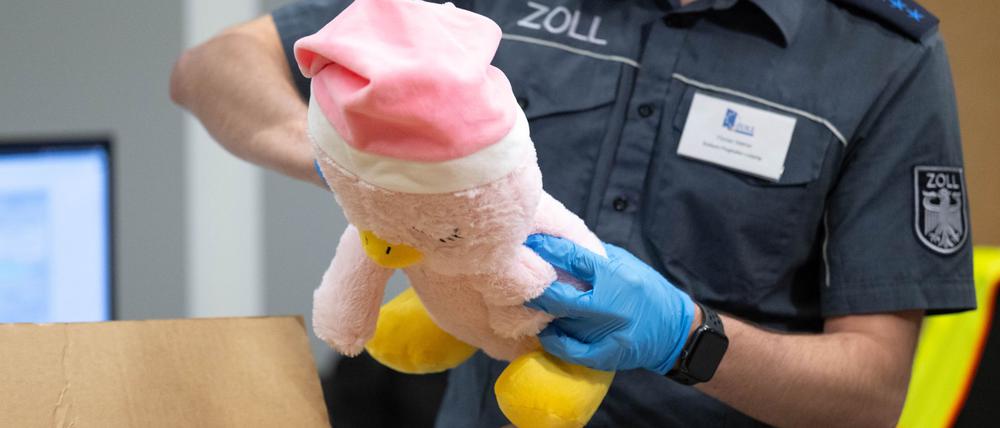 Im vergangenen Jahr schritten die Zollbehörden in der EU laut einem Bericht knapp 400.000 Mal ein und führten Dokumentenkontrollen, physische Kontrollen oder Labortests durch. (Symbolbild)