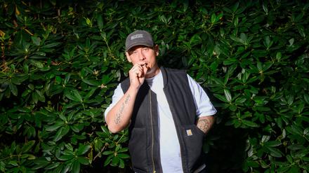 Mit Zigarette im Mund und neuem Album im Gepäck: Disarstar bleibt kompromisslos.