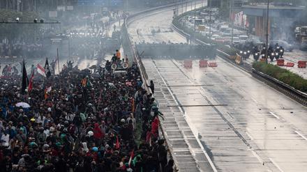 In vielen Landesteilen gibt es seit Tagen heftige Proteste.
