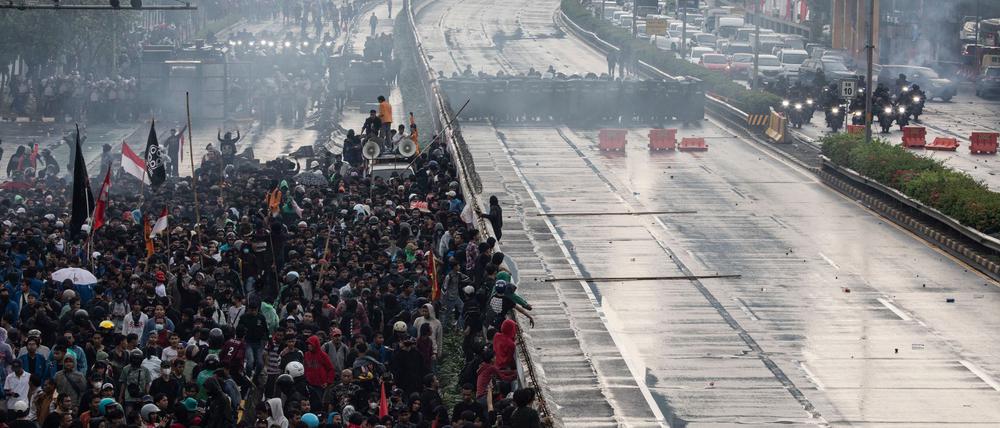 In vielen Landesteilen gibt es seit Tagen heftige Proteste.