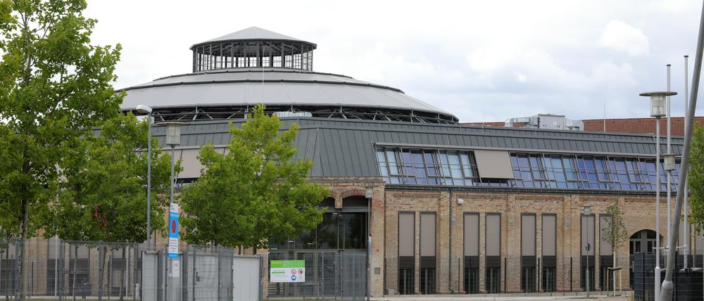 Der ehemalige Lokschuppen des Lokomotivbau-Unternehmens Orenstein & Koppel in Potsdam wird nach Umbau als Hauptzollamt genutzt.