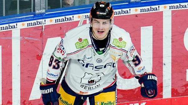 Leo Pföderl schießt den Auftakttreffer für die Eisbären Berlin in der Champions Hockey League.