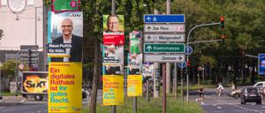 Wahlplakate zur Kommunalwahl im September 2025 sind in Köln zu sehen.