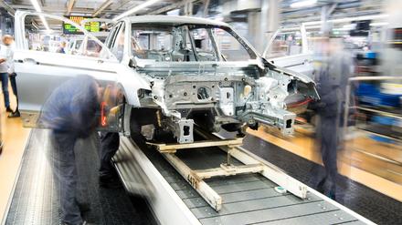 Die Arbeitslosenzahlen steigen in der Regel über den Sommer, weil Unternehmen vor den Ferien weniger einstellen und Ausbildungsverhältnisse enden. (Archivbild)