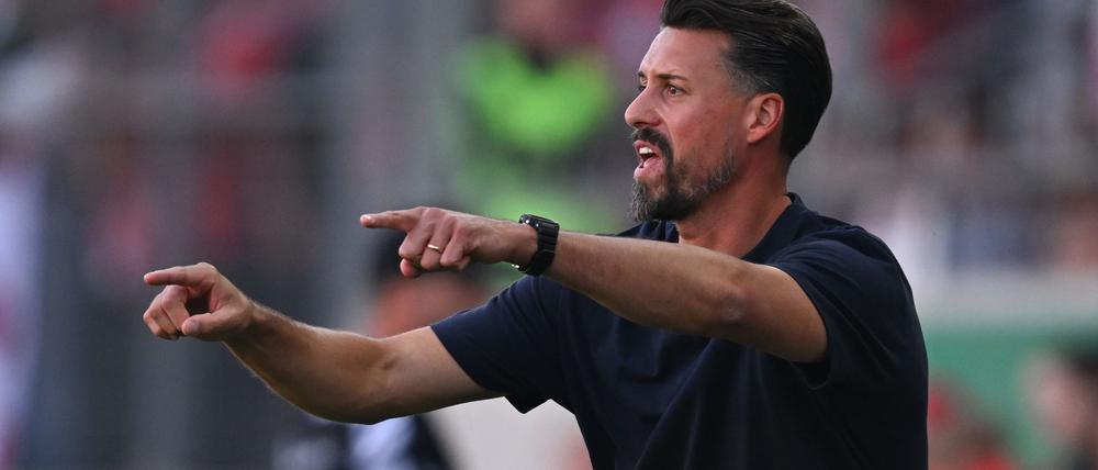 Feiert am Samstag seine Heimpremiere als Augsburg-Trainer: Sandro Wagner. (Archivbild)