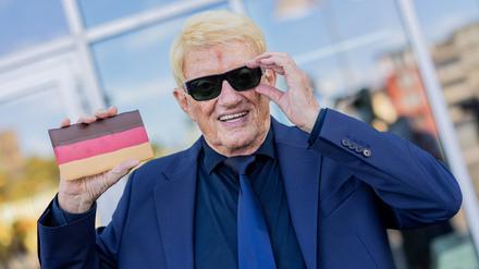 Heino unterstützt die Pläne zur Einführung einer neuen Wehrpflicht.
