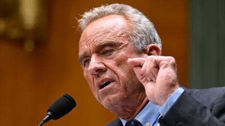 US-Gesundheitsminister Robert F. Kennedy Jr. spricht vor einem Senatsausschuss für Gesundheit, Bildung, Arbeit und Renten im US-Kapitol in Washington.
