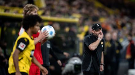 Beim letzten Spiel in Dortmund gab es für Baumgart (r.) und Union eine Klatsche. (Archivbild)