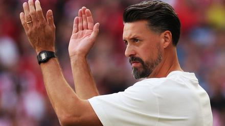 Sandro Wagner feiert am Samstag seine Heimpremiere als Augsburg-Trainer. (Archivbild)
