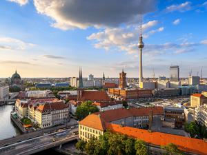 berlin the skyline of berlin in the evening sun Copyright: xZoonar.com/FRANKxPETERSx 22125878