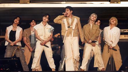 Die K-Pop Band Stray Kids ist in dieser Woche mit dem Album „Karma“ neu eingestiegen auf die Eins. (Archivbild)