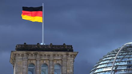 Noch weht sie auf den Türmen des Reichstags – hoffentlich auch in Zukunft: die deutsche Flagge in Schwarz-Rot-Gold.