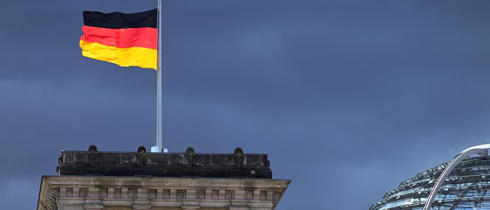 Noch weht sie auf den Türmen des Reichstags – hoffentlich auch in Zukunft: die deutsche Flagge in Schwarz-Rot-Gold.