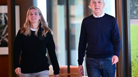 Die DFB-Funktionäre Nia Künzer und Bernd Neuendorf hoffen, dass die EM 2029 in Deutschland stattfindet. (Archivbild)