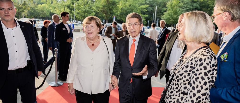 Ex-Kanzlerin Angela Merkel (CDU) kam mit ihrem Mann Joachim Sauer zur Saisoneröffnung der Berliner Philharmoniker in die Philharmonie.