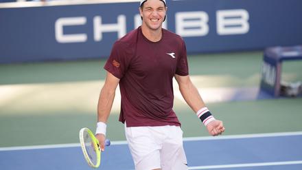 Es wartet ein großer Auftritt: Jan-Lennard Struff wird sich mit Novak Djokovic messen.