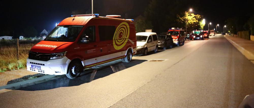 Einsatzkräfte suchen mit einem Großaufgebot nach dem Jungen.