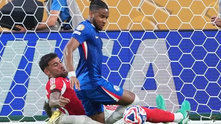 Der Ex-Leipziger Christopher Nkunku (r) wechselt vom FC Chelsea zur AC Mailand.