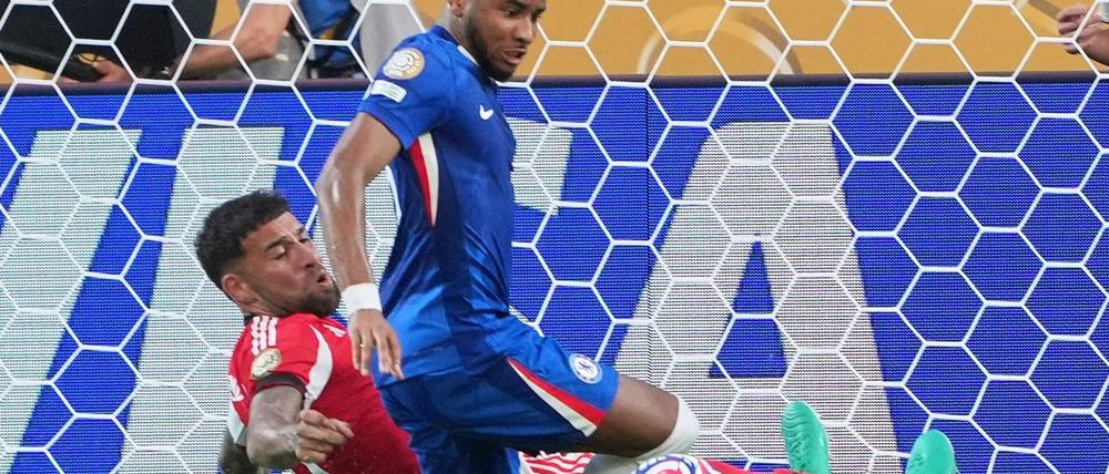 Der Ex-Leipziger Christopher Nkunku (r) wechselt vom FC Chelsea zur AC Mailand.