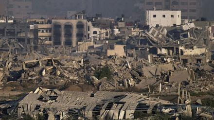 Wegen der katastrophalen Lage im Gazastreifen hat die EU-Kommission eine Einschränkung der Zusammenarbeit mit Israel vorgeschlagen.