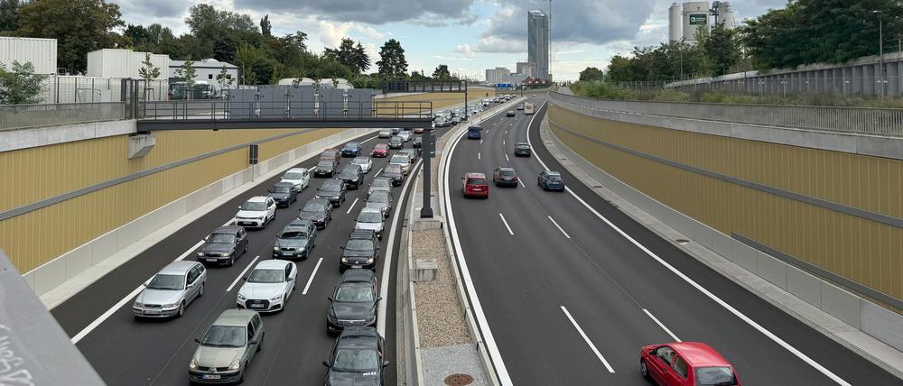 Die Verlängerung der A100 vom Dreieck Neukölln nach Treptow wurde erst am vergangenen Mittwoch eröffnet. 