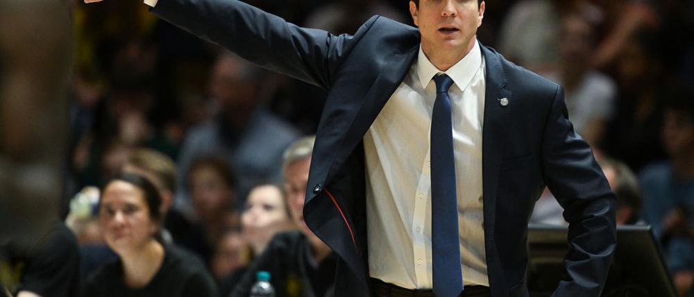 Alba-Trainer Pedro Calles gewann auch das zweite Testspiel mit seinem Team. (Archivbild)