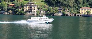 C. war mit seiner Ehefrau und zwei Kindern am Montag auf einem gemieteten Boot bei Dorio am Ostufer des Sees unterwegs (Symbolbild)