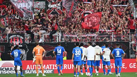 Große Enttäuschung: Leverkusens Spieler nach dem Schlusspfif.