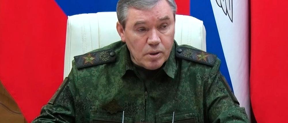 Der russische Generalstabschef Waleri Gerassimow kündigt Angriffe gegen die Ukraine auf gesamter Front bis Herbst an.