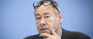 Thomas Krueger, Präsident der Bundeszentrale fuer politische Bildung, spricht im Juni 2024 bei einer Pressekonferenz.