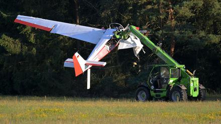 Zwei Männer sind am Samstag bei einem Flugzeugabsturz gestorben.