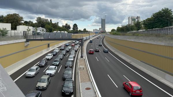 Durch den neuen Abschnitt der A100 kommt es immer wieder zu Staus rund um den Treptower Park.