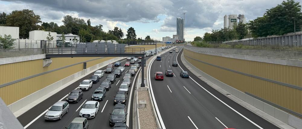 Durch den neuen Abschnitt der A100 kommt es immer wieder zu Staus rund um den Treptower Park.