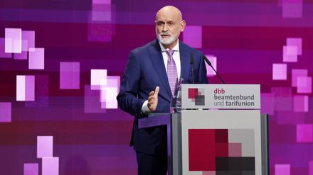 Volker Geyer, der Bundesvorsitzende des dbb  beamtenbund und tarifunion