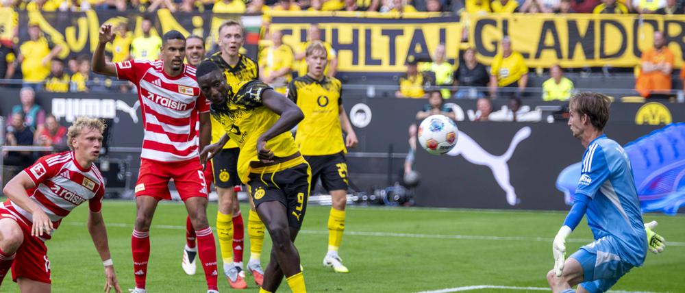 Serhou Guirassy schoss Borussia Dortmund kurz vor der Pause in Führung.