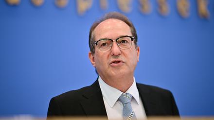 Kurz nach Amtsantritt hatte Dobrindt im Mai die Kontrollen an den deutschen Außengrenzen verstärkt. (Archivbild)