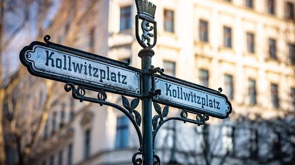Berlin Pankow OT Prenzlauer Berg am Kollwitzplatz, Skulptur Käthe Kollwitz - 08.01.2025 Berlin