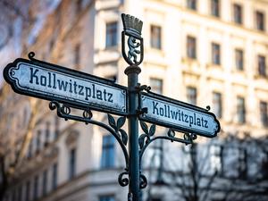 Berlin Pankow OT Prenzlauer Berg am Kollwitzplatz, Skulptur Käthe Kollwitz - 08.01.2025 Berlin