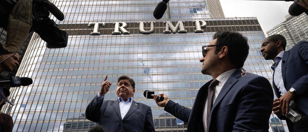 Chicagos Gouverneur JB Pritzker ist derzeit zusammen mit Kaliforniens Gouverneur Newsom einer der lautesten Kritiker der Regierung Trump