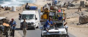 Palästinenser auf der Flucht aus Gaza-Stadt nach Nuseirat im Gazastreifen.