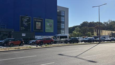 Am Montagmorgen fließt der Verkehr auf der Autobahnausfahrt beim Treptower Park nur zäh.