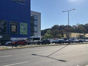 Am Montagmorgen fließt der Verkehr auf der Autobahnausfahrt beim Treptower Park nur zäh.