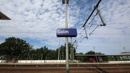 Am Bahnhof Golm fährt der RB23 ab.